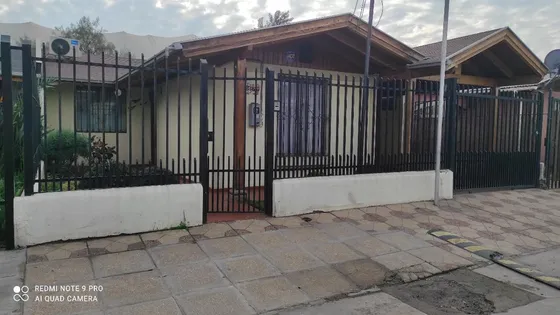 Casa De Tres Dormitorios Y Dos Baños
