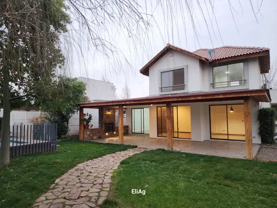 Venta Casa En Santa Elena, Con Piscina , Condominio Interior