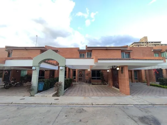 Lm Vende Townhouse En Conj. Res. Bonaventure Home, Mañongo. Naguanagua.