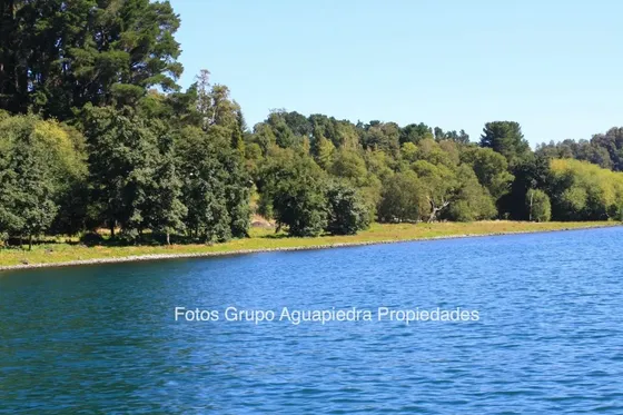 Terreno En Pucon Con Orilla De Lago Y Vista Al Volcan