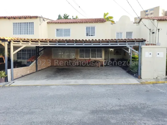 #*25-7060 Venta Espaciosa, Moderna Y Lujosa Casa En Concepto Abierto Ubicada En Urbanismo Privado Del Centro De Cabudare, Lara. Adelaida Armeya