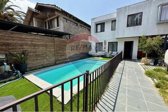 Casa En Recoleta Con Terraza Y Piscina