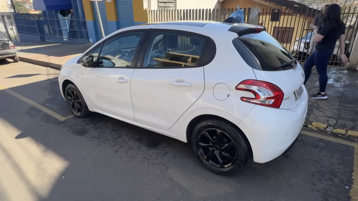 Peugeot 208 2014 1.5 Allure Flex 5p — foto 2
