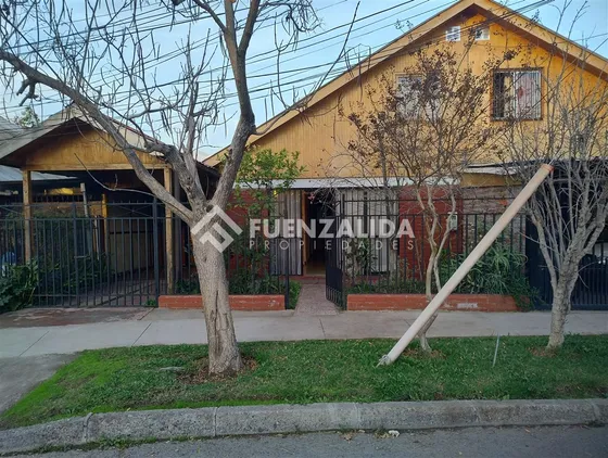 Casa En Venta De 4 Dorm. En La Florida