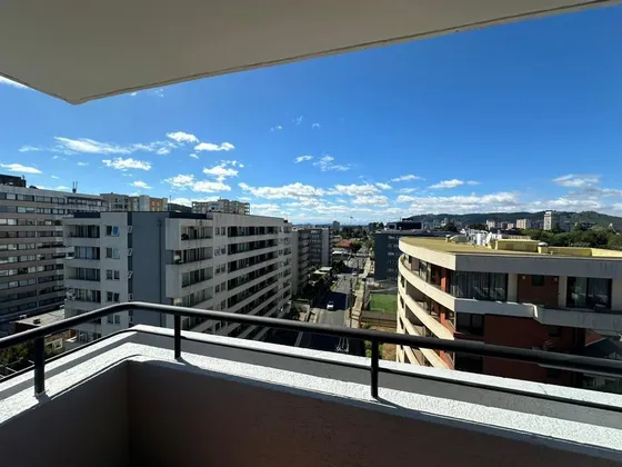 Departamento En Venta De 5 Dorm. En Temuco