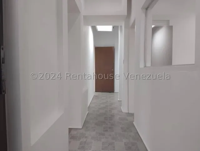 A Nivel De Calle Se Alquila Local Comercial U Oficina En Chacao Cda 25-3126 Yf