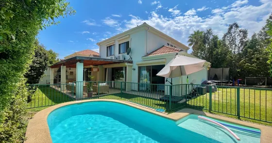 Preciosa Casa Remodelada En San Carlos De Apoquindo