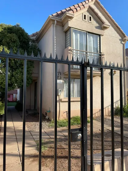 Casa Con Amplio Patio. 3d/3b/2e