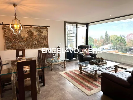 Dúplex Con Buena Conectividad Y Vista Despejada