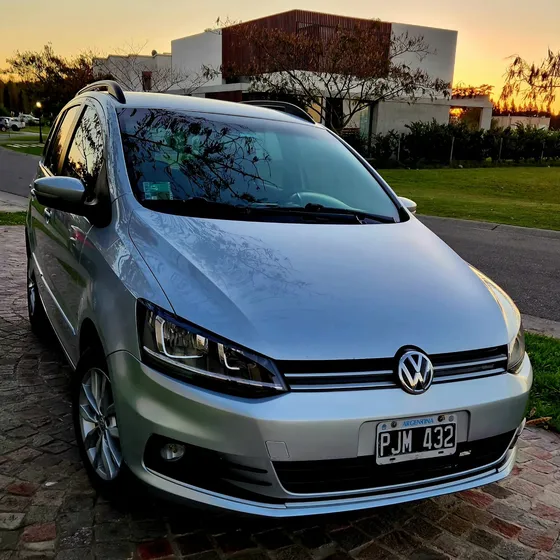 Volkswagen Suran 1.6 Highline 101cv