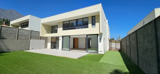 Casa En Venta En La Reina Alta