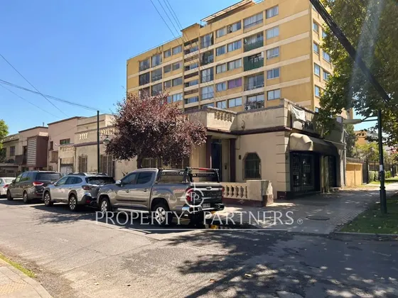 Local Comercial Esquina En Av. Pedro De Valdivia M...