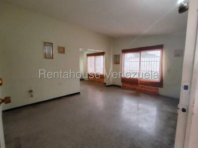 Ms Rentahouse Trae Para Usted Su Nuevo Hogar !!! Amplia, Iluminada Y Fresca Casa En Venta Ubicada En Urb Flor Amarillo.