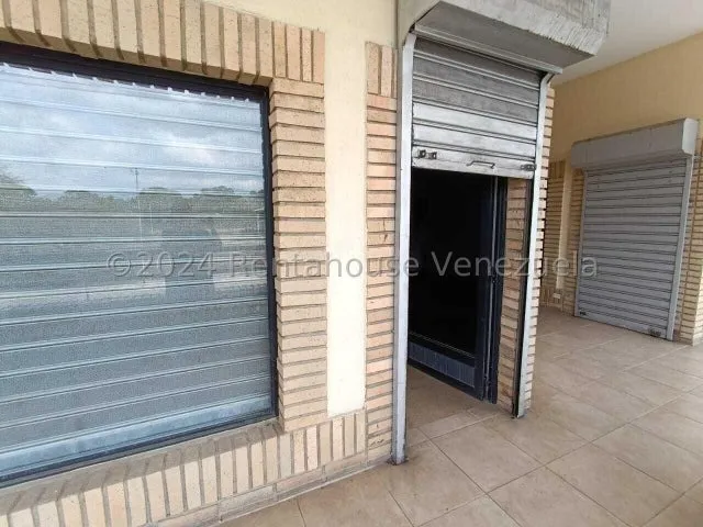 Raiza Suarez Vende Espectacular Local Comercial En Cabudare,-2  4  2  3  3 5  0-. Ubicado En El Primer Piso Cc Trigalpa, Posee Un Baño Y Todos Los Servicios Necesarios Para El Desarrollo De Tu Negocio