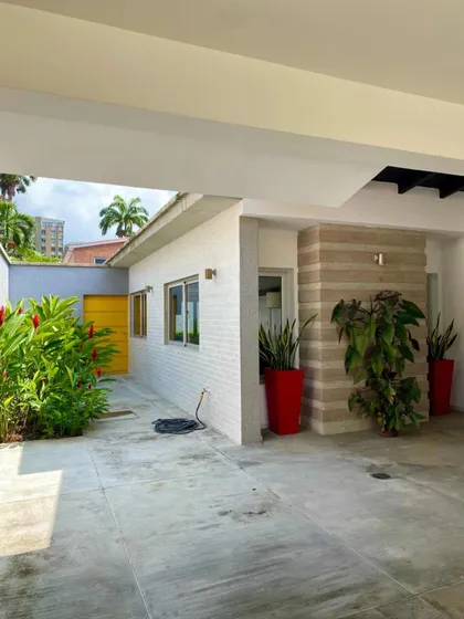 Bella Casa De Una Sola Planta En La Urbanización La Viña