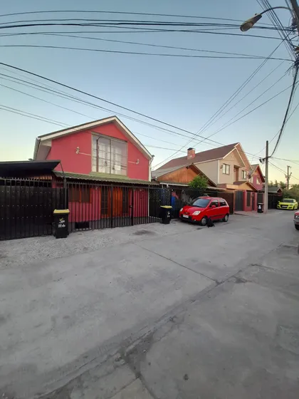 Venta De Casa 5d+2b+2estc Pje Hugo Ercilla Olea (maipú)