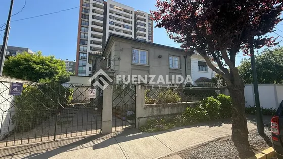 Casa En Venta De 4 Dorm. En Ñuñoa