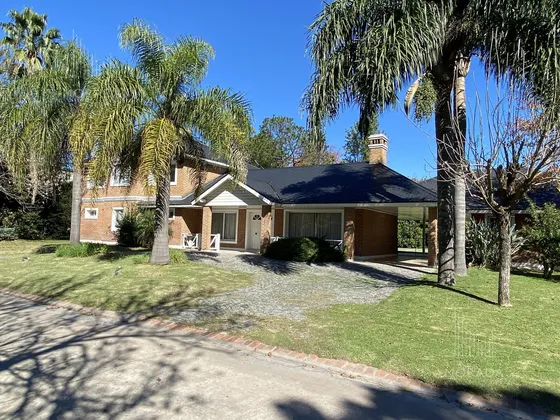 Casa En Venta En Boca Raton Pilar 3 Dorm Family Pileta Sobre Lote Central 1600 M2