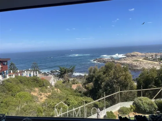 Casa En Venta De 4 Dorm. En El Quisco