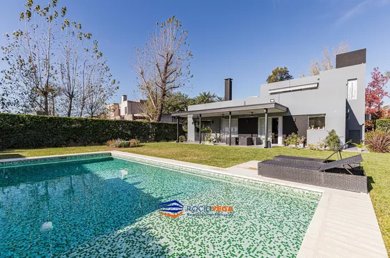 Casa A La Venta En Casco De Álvarez Moreno