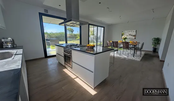 Casa En  Venta Araucarias Puertos 5 Ambientes 4 Dormitorios Permuta 