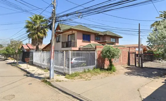Casa En Venta De 3 Dorm. En Maipú