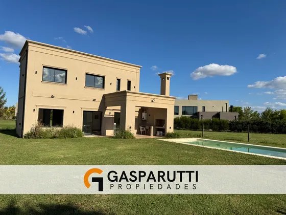 Casa En Venta En Puertos Del Lago, Araucarias Con Pileta