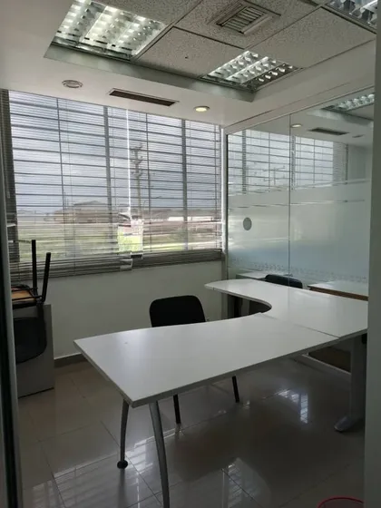 Local - Oficina Empresarial; En La Prolongación Avenida Michelena, Sector La Quizanda (yb)