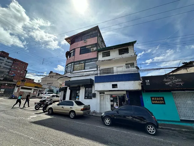 Casa Doble Propósito En Barrio Obrero / Im