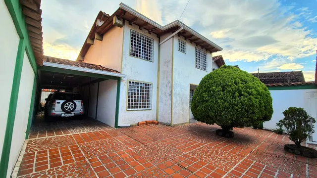 Venta Casa A Pie De Calle Ubicada En Las Acacias