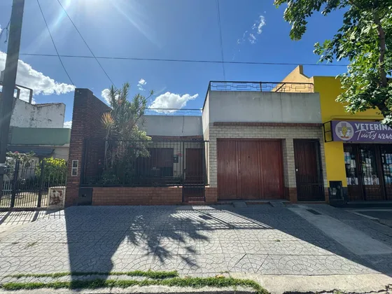 Hermosa Casa Corte Americano 4 Amb. C/ Fondo Libre Y Terraza