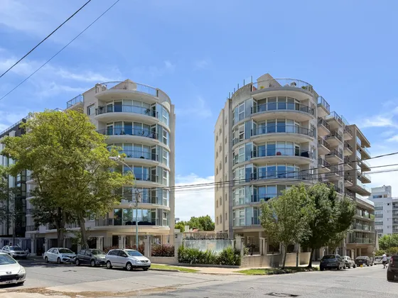 Departamento En Venta De 3 Ambientes Con Cochera Y Terraza Privada En Güemes