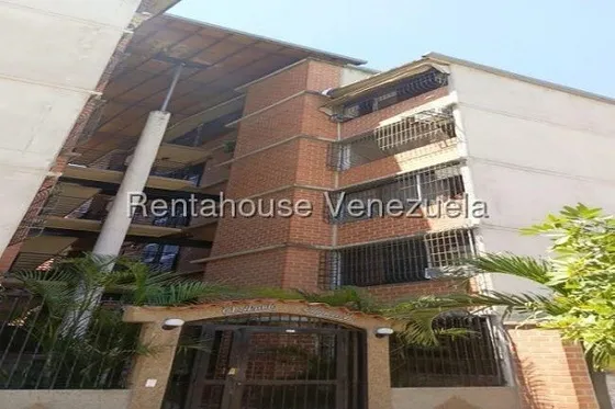 Apartamento Dúplex En Venta En Nueva Casarapa, 128 Mts. Luis Infante 25-24435