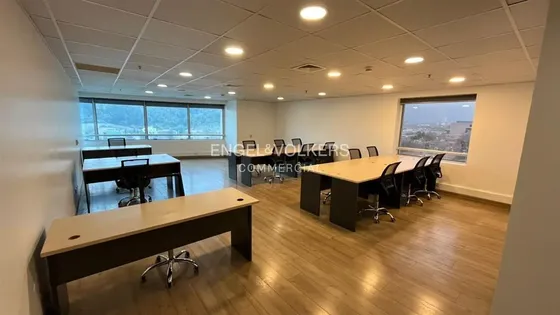 Oficina Amoblada En Arriendo En El Golf 180 M2