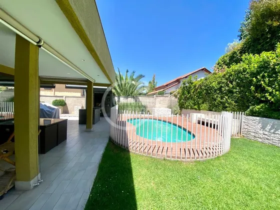 Casa En Venta De 5 Dorm. En Lo Barnechea