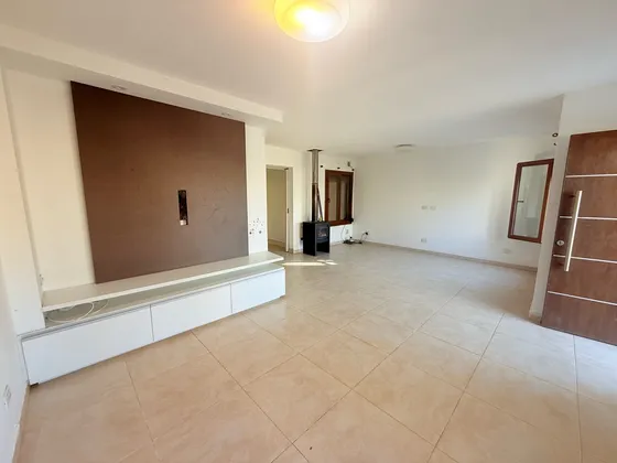 Casa En Venta En Villa San Nicolás Con Escritura - Sobre Avenida Principal