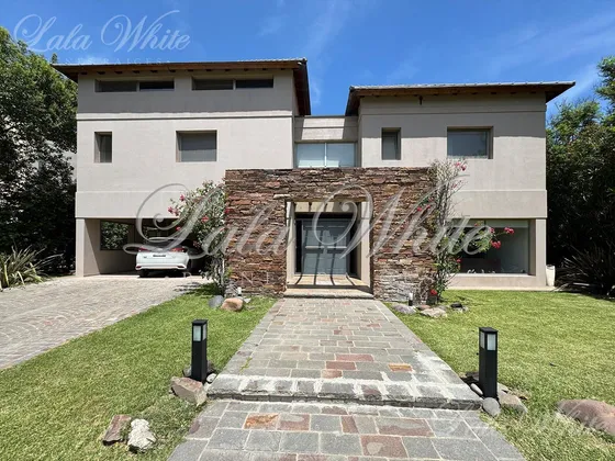 Casa En Venta En Saint Thomas Sur Canning
