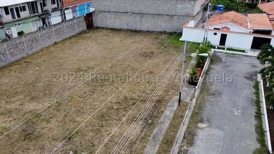 Terreno En Venta Con Proyecto Habitacional De 1046 Mts2 En Urb. La Buganvilias Turmero 24-15486 Df