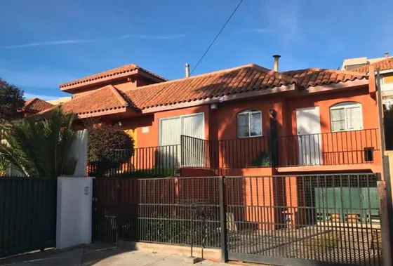 5 Dorm, 3 Baños Más Servicios. Alberto Arenas / Fco Mandiola