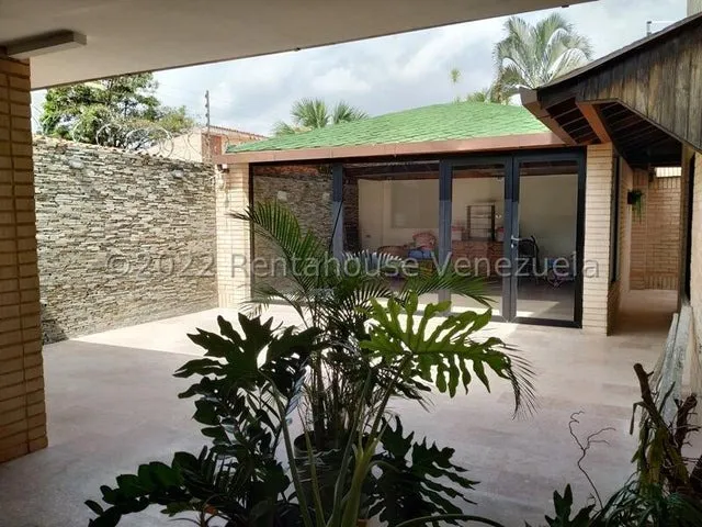 Jv Vende ¡tu Nuevo Comienzo Te Espera En Esta Casa Lista Para Crear Nuevos Recuerdos! Un Espacio Lleno De Luz Y Con Un Ambiente Cálido. ¡no Esperes Más Para Visitarla!  24-13814  May 21
