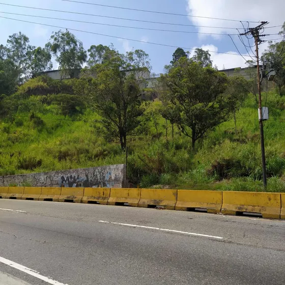 Amplio Terreno En Venta Carretera Panamericana Km 18 Sentido San Antonio De Los Altos. Cf