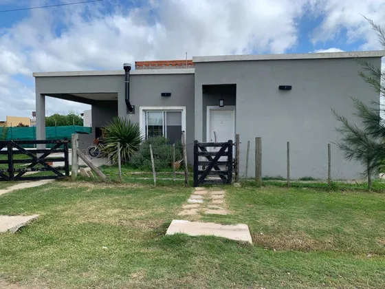 Venta Casa Quinta 2 Dormitorios Domselaar Con Cochera