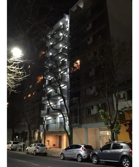 Mono Ambiente Al Frente Con Balcón Corrido, Cocina Separada + Amenities