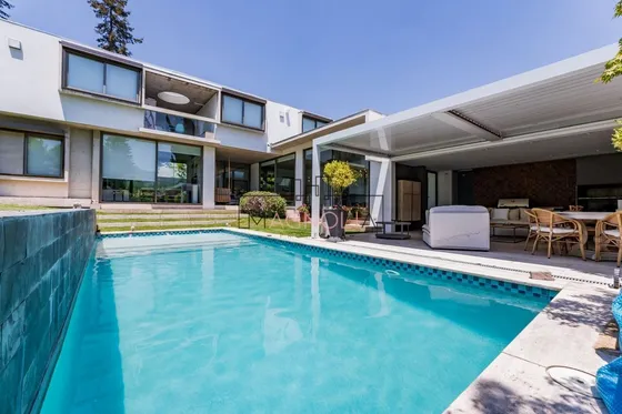 Casa En Venta De 7 Dorm. En Lo Barnechea