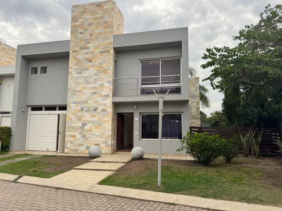 Venta Casa/ph En Housing Los Tilos - Jardin Claret - 3 Dorm - Pileta