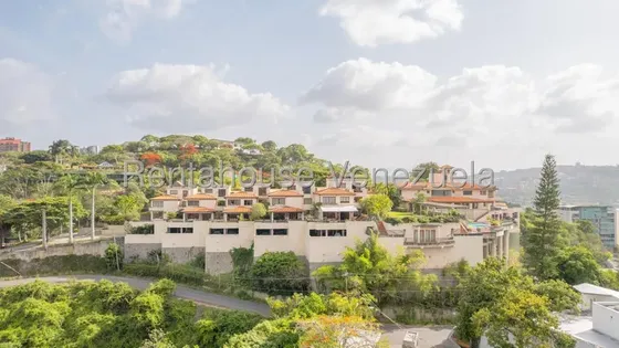 Imponente Terreno Con La Mejor Ubicación Y Vista De Caracas Cod 27-4974