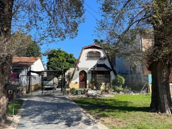 Casa En Venta - 2 Dormitorio 1 Baño - Cocheras - 212mts2 - Ricardo Rojas