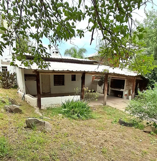 Casa En Venta En Río Ceballos - 2 Dormitorios - Cochera - Quincho - Terreno 651 M² - Monoambiente En Planta Alta