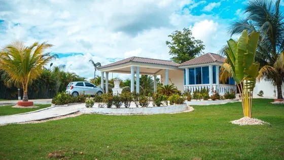En Venta Hermosa Villa  Con Piscina En San Antonio De Guerra