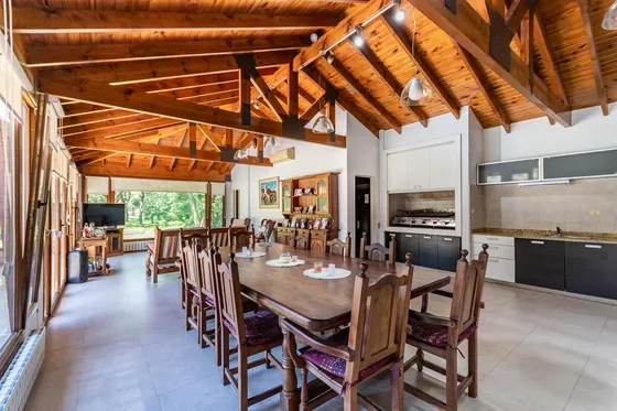 Venta De Casa De 6 Ambientes En El Ombu